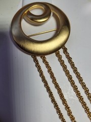 Tona Jewelry Signed 4″ Gold Design Swirl Brooch 4 Charms Dangling from 4 Chains