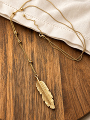 Vintage Gold Tone Feather Necklace Adjustable Chain Nature Boho Chic Statement