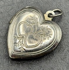 Vintage Silver Tone Etched Heart Photo Locket Pendant Engraved Floral