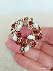 Lisner Vintage Gold Tone Brooch Rootbeer Color Rhinestones/Baby Tooth Faux Pearl