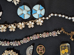 NICE VINTAGE JEWELRY LOT SIX PINS TWO NECKLACES THREE PAIR EARRINGS SEE!
