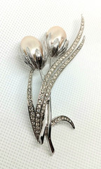 Jay Strongwater Floral Brooch Pearl And Rhinestone Crystal Stem Silver Tone Pin