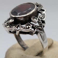 Vintage Sterling Silver Oval Garnet Marcasite Cocktail Ring Size 8.5 Fine 925