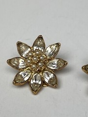 Vintage Gold Plated Crystal Clear Rhinestones Flower Design w/faux pearl center