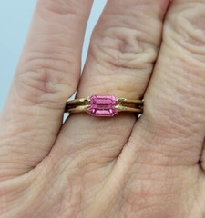 Vtg Sz 8 Ring Sm Pink Cubic Zirconia 18KGE Stackable Fashion Jewelry StySm3