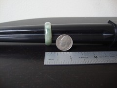VINTAGE 1970s HONG KONG HANDMADE MOTTLE LIGHT GREEN JADE 2MM X 6MM BAND SZ 11.25
