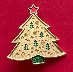 VINTAGE CHRISTMAS TREE PIN BROOCH ENAMEL GOLD EMBOSSED RARE NOVELTY MCM HTF 54