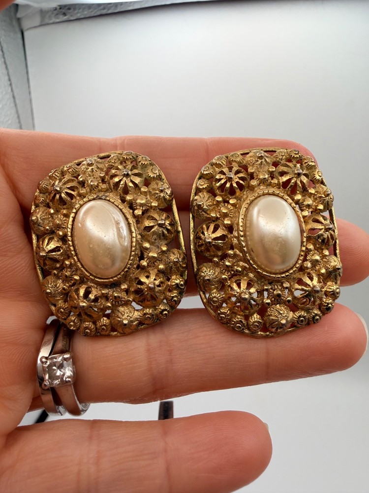 Vintage Two Sisters Lauren & Leah Medici Gold Tone Filigree Faux Pearl Pierced