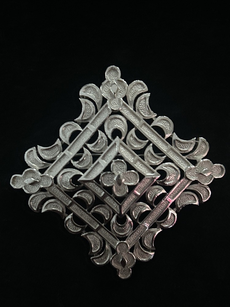 1968 CROWN TRIFARI SIGNED SILVER TONE TEXTURED L’ORIENT MEDALLION BROOCH Pin