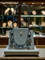 Vintage 1950’s Clear And Onyx Rhinestone Necklace And Matching Clip On Earrings