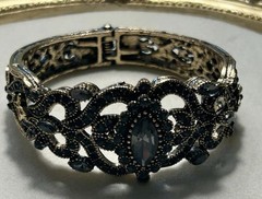 Visson Signed Gothic Smoky Quartz Tone Rhinestone Filigree Hinged Bangle Size 7