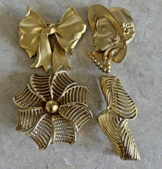 Vintage Unbranded Gold Tone Brooches/Pins Lot of 4
