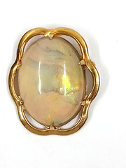 Mother Of Pearl Oval Brooch Gold Tone Bezel 1 1/8″ x 1 1/2″ Vintage MOP