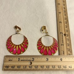 Vintage hot pink hoop earrings Gold wire teardrop petals round MOD groovy hoops