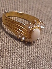 Uncas gold plated opal and rhinestone accent ring size 11.75