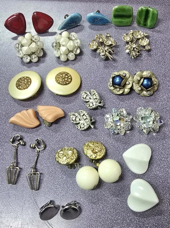 Vintage Lot Of 14 Pairs Of Clip On & Screw On Earrings Unmarked