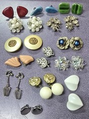 Vintage Lot Of 14 Pairs Of Clip On & Screw On Earrings Unmarked