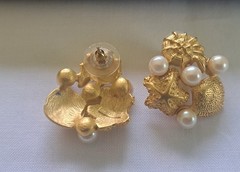 Vintage Richelieu Gold Tone Starfish Seashell White Faux Pearl Earrings
