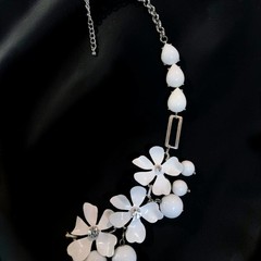 Vintage White Milk Glass Floral Necklace Enamel Cha Cha Rhinestone 16″-22.5″