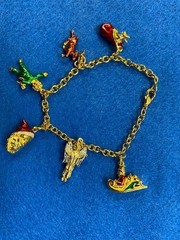 Vintage Metropolitan Museum Of Art Christmas charm bracelet Gold Plate, 8”