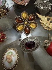 Vintage Jewelry Lot Estate Brooches/Pins 68 Pcs – Beautiful. Floral, Holiday Etc