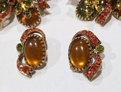 GORGEOUS SELRO SELINI SIGNED MULTI COLORS FLOWER RHINESTONE BROOCHES EARRING SET