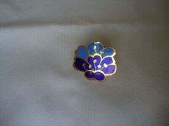 Vintage Cherry Blossom Cloisonne Blue & Cobalt Enamel Gold Tone Scarf Clip