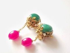 MIRIAM HASKELL 50’S GILT BRASS DANGLE EARRINGS: JADE & RUBY PÂTÉS DE VERRE BEADS