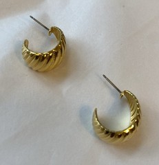 Vintage Gold Toned Seashell Style Women’s Earrings