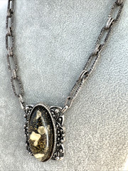 Brutalist Modernist Romantic goth 1960s glitter confetti lucite Necklace Jewelry
