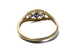 PRETTY ANTIQUE ENGLISH 18K GOLD SAPPHIRE & DIAMOND TRILOGY RING c1910