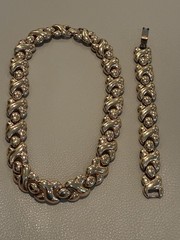 Vintage Mid Century Jewelry Set – Gold Tone X and O Choker Necklace & Bracelet