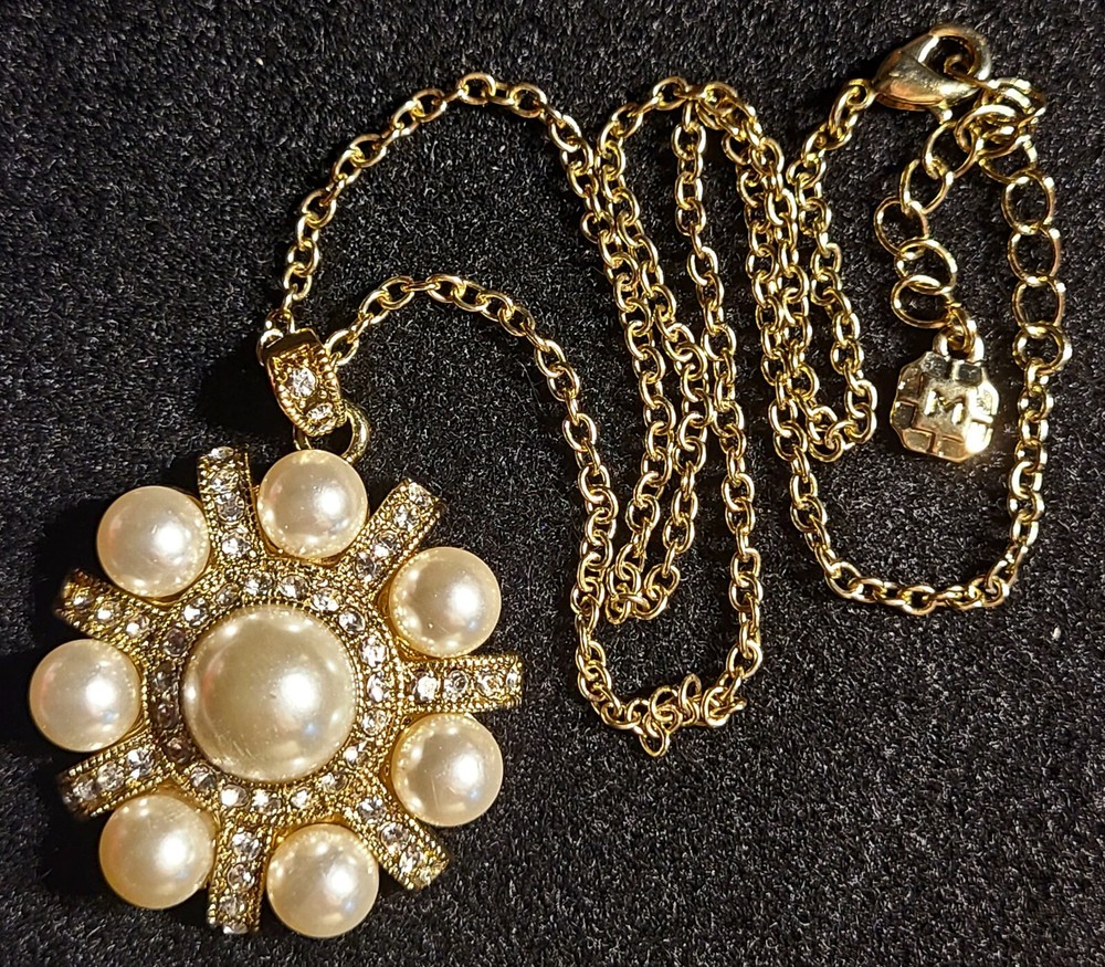 VINTAGE STUNNING CLEAR CRYSTAL FAUX PEARL MONET NECKLACE PENDANT