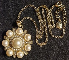 VINTAGE STUNNING CLEAR CRYSTAL FAUX PEARL MONET NECKLACE PENDANT
