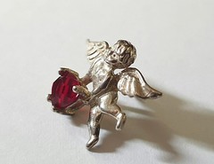 Vintage 925 Sterling Silver & Ruby 3/4″ Cherub/Guardian Angel Heart Lapel Pin