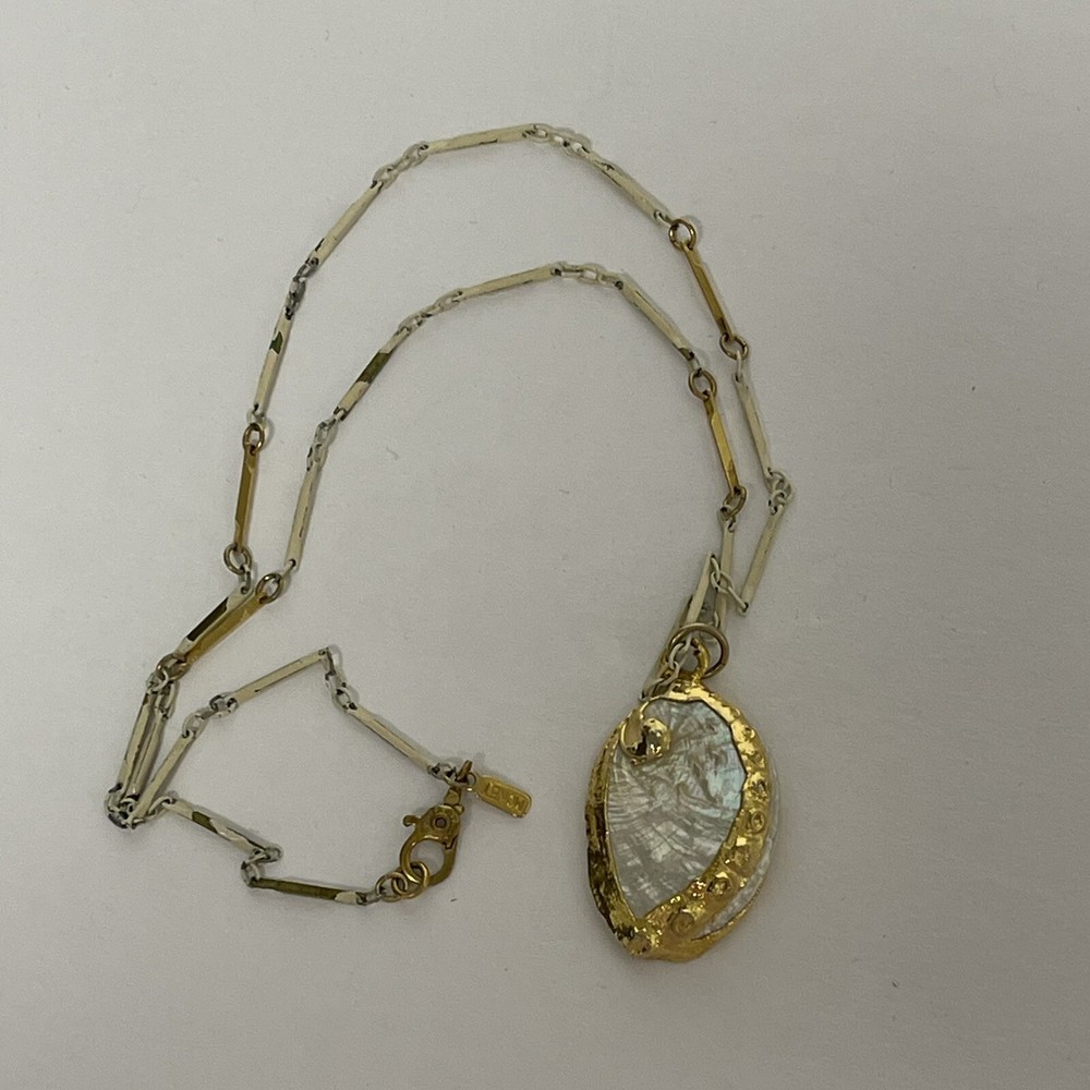 Vintage Gold & White Enamel Twisted LInk Chain w/Mother of Pearl Pendant 15 1/2″