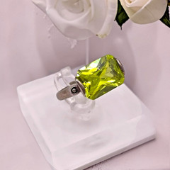 Vintage 925 Sterling Silver Faceted Green Rectangle CZ Ring, size 7.75