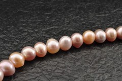 Off-round shape freshwater pearls necklace (440mm(17.3in) 212.5ct) “GEM REPORT”.