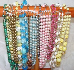 ** Vintage 1950-60’s Pearl Plastic Lucite Glass Bead Necklaces * 13 Pieces **