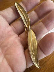 CORO Signed Vntg Long Leaf w/ Twist Gold Pin BroochTextured Gold tone 4.25″ EUC