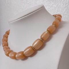 Vintage Crown Trifari Gold Tone Peach Moonglow Barrel Bead Choker Necklace