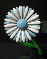 Vintage Retro Mod 60’s Blue & White Enamel Daisy Flower W Stem Pin Brooch
