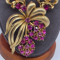 Vintage Lisner Gold Tone Fuchsia Pink Rhinestone Floral Brooch and Earring Set