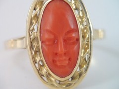 RARE VINTAGE 750 18K GOLD CARVED CORAL FACE RING sz 7 1/2