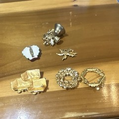 Vintage Christmas Holiday Brooch & Pin Mixed Lot 6 pc Metal Enamel Multicolor