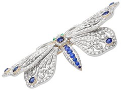 6.25Ct Basaltic Sapphire 0.24Ct Emerald 7.30Ct Diamond 15k Yellow Gold Brooch