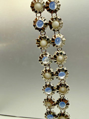 Vintage Gayle attributed bracelet blue givre milk glass rhinestone crown prongs