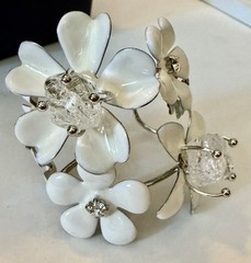 “ Summer Breeze “ Elegant Pearl And Gems Lot Etc (17 pc)