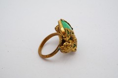 Vintage Ring Gold Tone Green Piking Glass Size 5.25 Adjustable