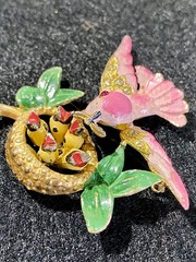 Vintage Fred Gray Corp Birds Nest Mother & Babies Enamel Metal Brooch USA 1940s